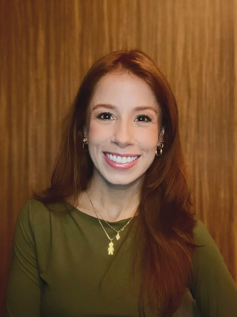 Denise Caldas em atendimento pela TCC na sua clínica
